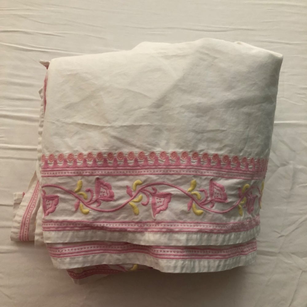 Serena & Lily queen bedskirt floral embroidery 100% cotton tiny flaw pink yellow